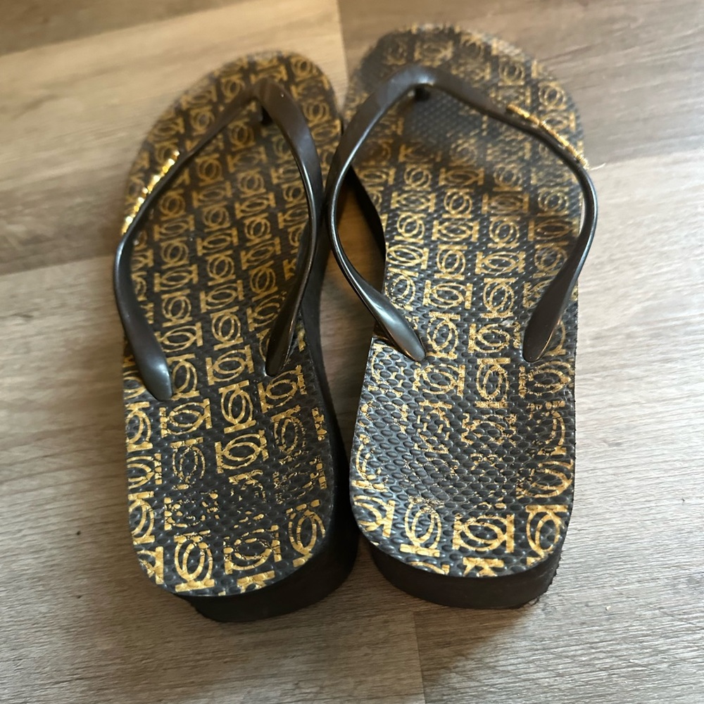 Bebe Black Sandals with Classic Design - Picture 6 of 8